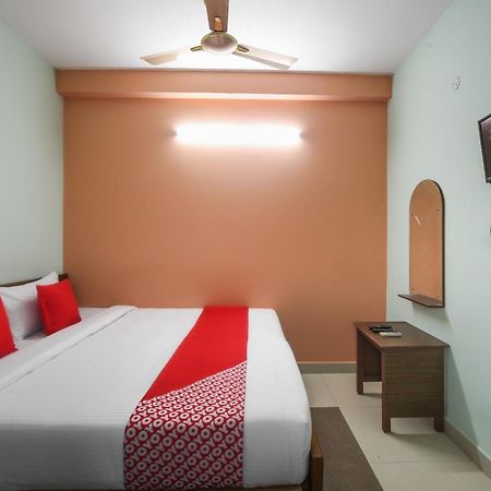 Oyo Modern Guest House Chennai Bagian luar foto
