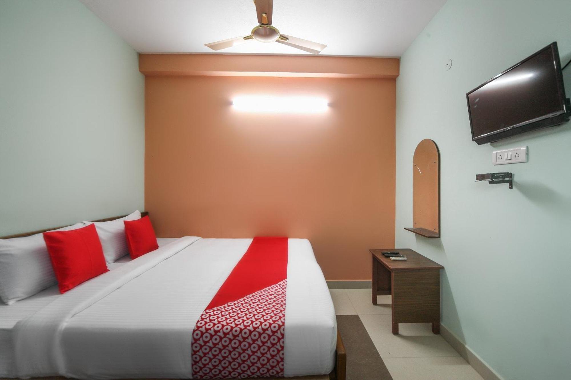 Oyo Modern Guest House Chennai Bagian luar foto