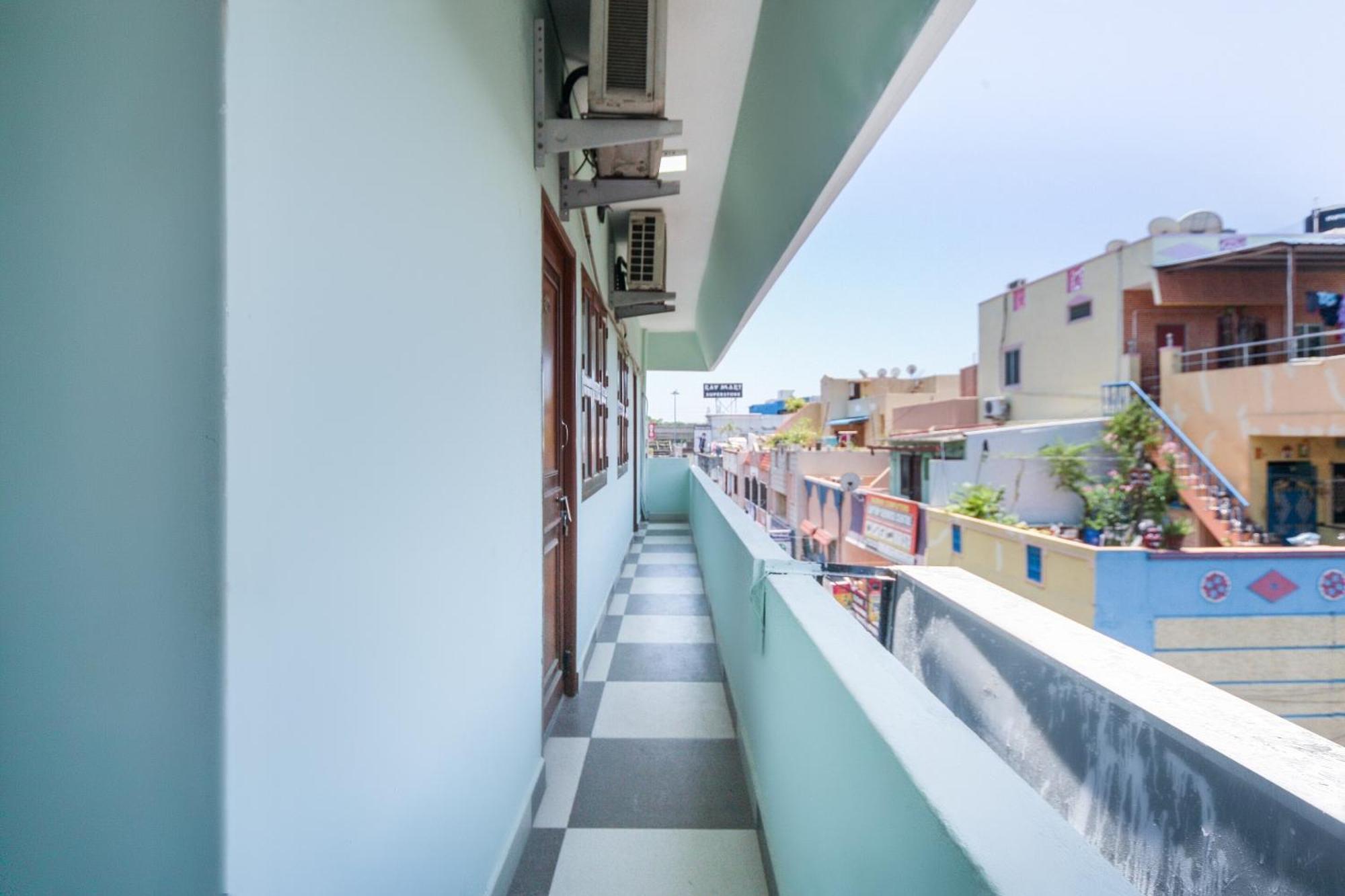 Oyo Modern Guest House Chennai Bagian luar foto