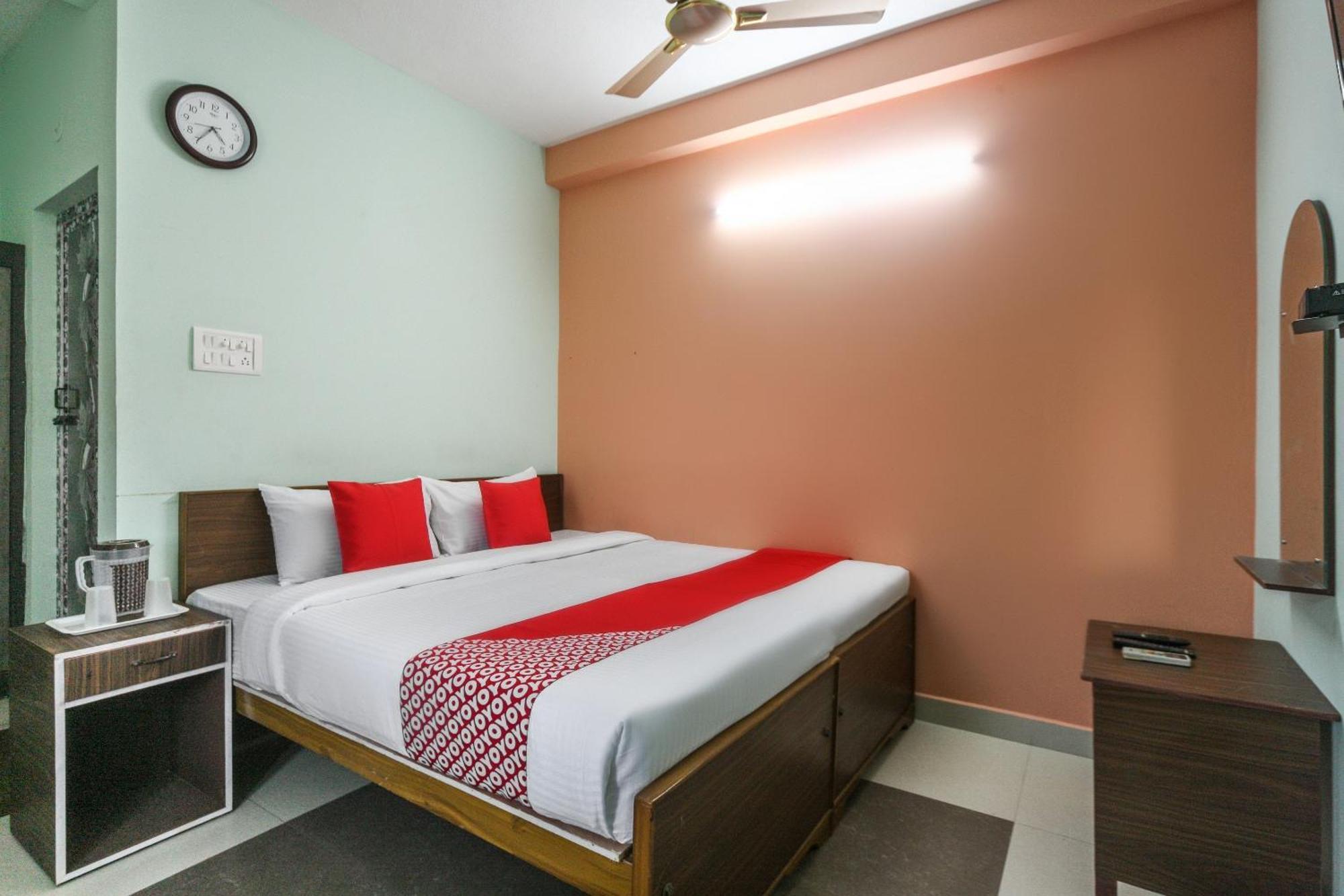 Oyo Modern Guest House Chennai Bagian luar foto